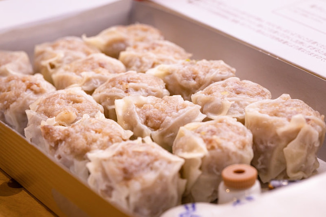 【画像】電車の中で「しゅうまい弁当」食うで！！！！！！