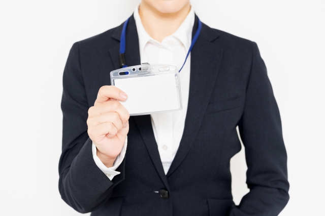社員証ぶら下げてメシ屋とかコンビニにいる奴ｗｗｗｗｗｗｗｗ