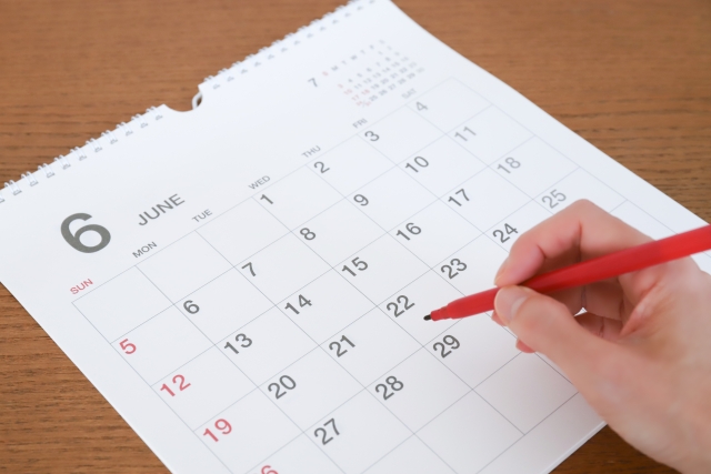 大昔のアメリカ人｢うーん、6月がJuneで7月がJuly！w｣←これ