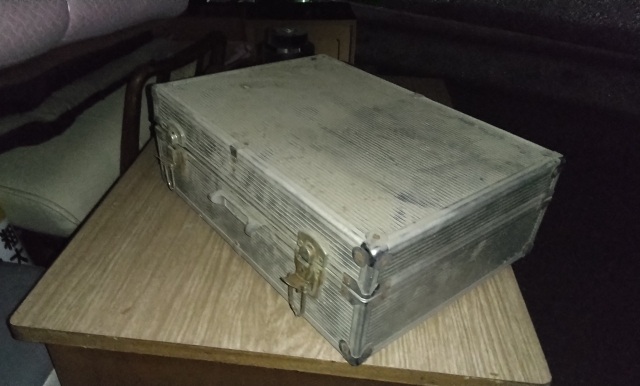 【悲報】現金4億2000万円入ったスーツケース、盗まれる