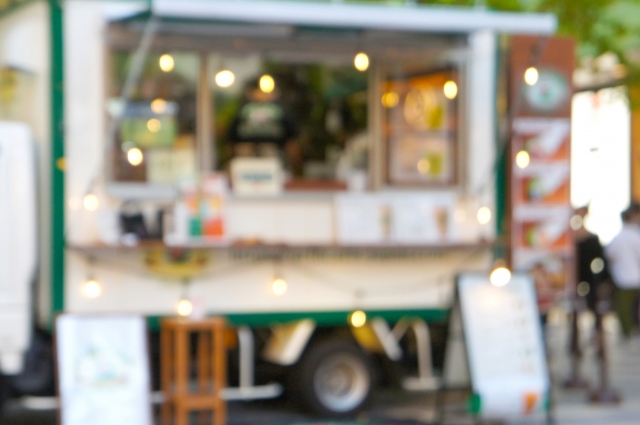 キッチンカー「海鮮丼900円」ワイ「一つください(千円札を出す)」→