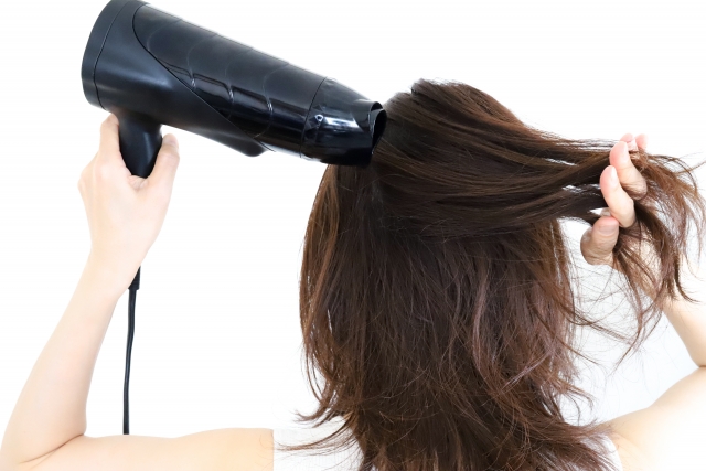 【ハゲ注意】ドライヤー、髪を痛める乾かし方だった事が判明ｗｗｗｗｗｗｗｗｗ