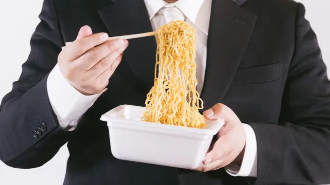 【画像】ペヤング「本気出します（600円）」