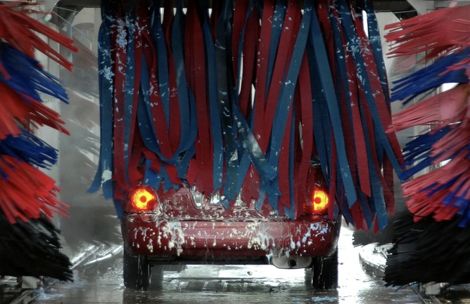 【画像】月額2000円の洗車サブスクの見つけた俺「ひゃっほー！」→