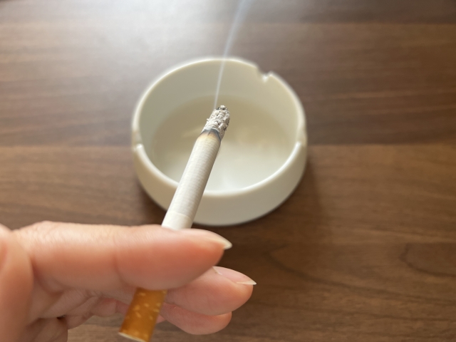 紙巻きタバコって長く吸ってたら１択にならね