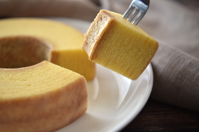 【画像】俺「無印の不揃いバウムうめっ・・・！うめっ・・・！(5個ﾍﾟﾛﾘ)」→何となく栄養成分を見る