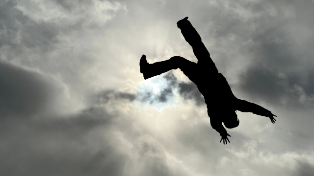 【画像】60代男性の飛び降り阻止した女子中学生２人、めちゃくちゃ美少女