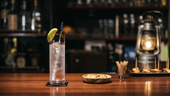 【画像】ワンナイトしにバーに口説きに行くぞ → とんでもない結末