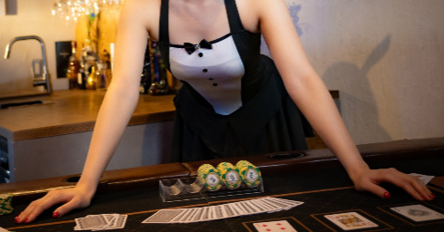 【画像】いい歳してカードゲームしてる奴ら大会で優勝して大はしゃぎｗｗｗｗｗｗｗｗｗｗｗ