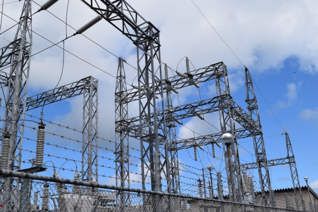 【画像あり】電線に何か引っかかってる？と思ったら人だった…