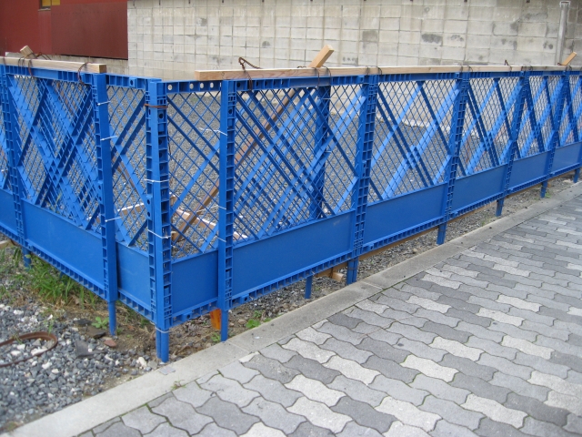 自宅の庭を我が物顔で通る高校生をフェンスで防いだ結果ｗｗｗｗｗｗｗｗｗｗ