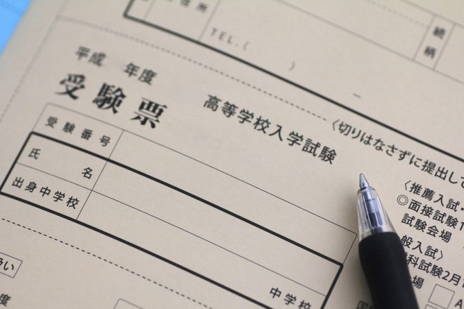 【朗報】出産時に脳の大半が壊死した男性、まばたきのみで高校受験を突破！