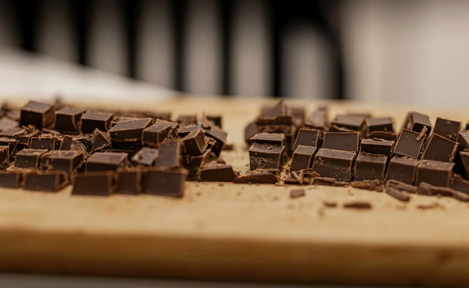 【悲報】女さん「市販のチョコを型に入れて固めて〜ラッピングして〜『手作り』チョコ完成！ｗ」