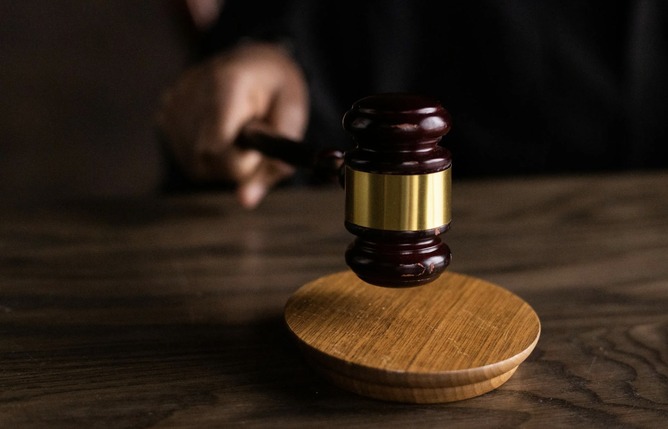 【悲報】日本生命さん、ChatGPTに法律相談をするも間違ってて怒りの訴訟