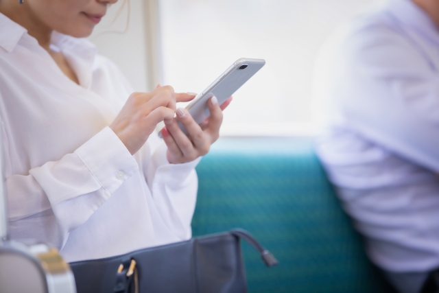 電車でスマホイジらず大人しく座ってる香具師ｗｗｗｗｗｗｗｗｗｗｗｗｗｗｗｗｗｗｗｗｗｗｗｗｗｗ