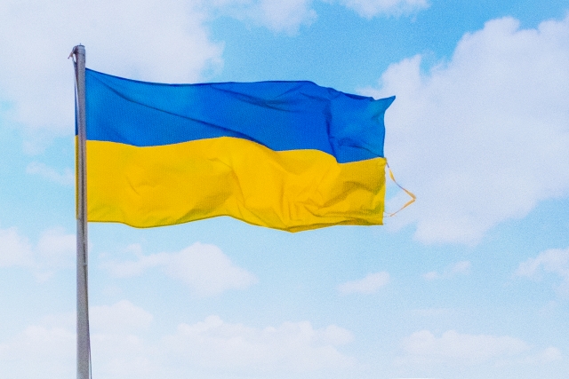 【画像】ウクライナの難民少女(13)、正直可愛い