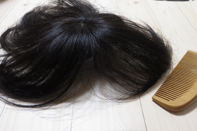 【画像】イケメンインフルエンサー、街頭でライブ配信中にウィッグをはぎ取られハゲがあらわになる…