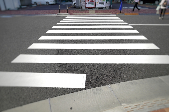 👮「そこの自転車信号無視したから赤切符ね」