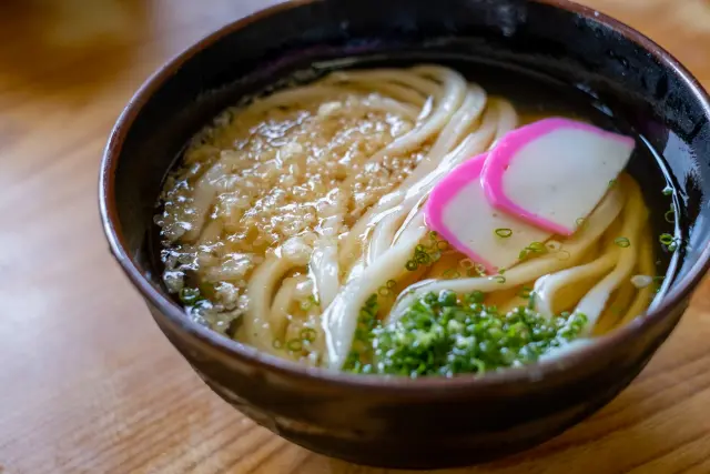 バカ「香川のうどん美味すぎる！レベチ！」ワイ「言うて誤差程度やろ…行ってみるか」ﾋﾞｭｰﾝ