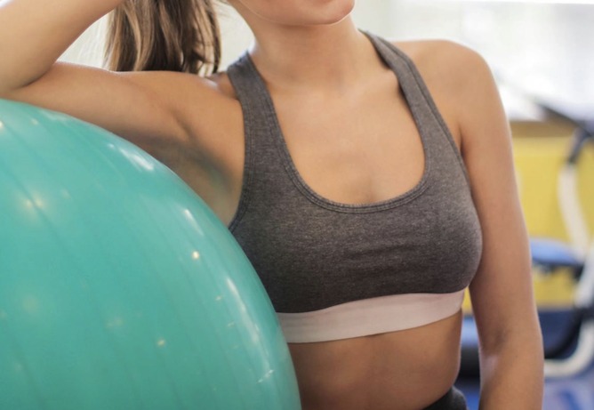 俺「肩、首、腰、脚もひでー！でもマッサージ行く金ねー！仕方ないから温熱ツボパッチ買うか…」