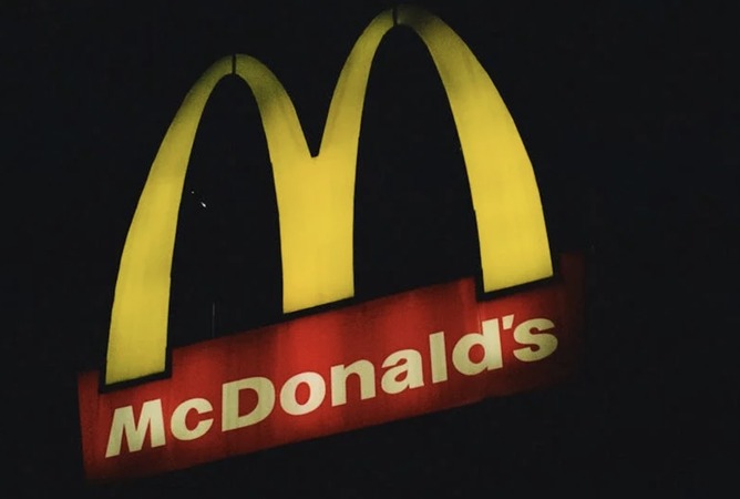 【悲報】マクドナルド、ブチギレて中学生を出禁にする