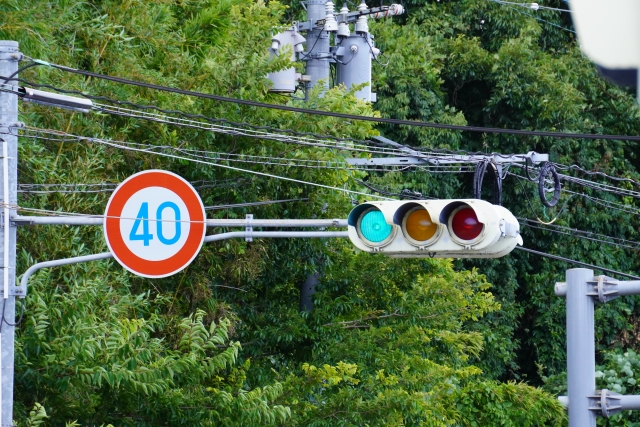 先頭の車「青信号か。ウィンカーだそっとｗ」