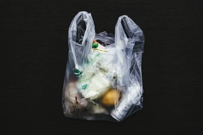 女店員「袋いりますか？」ワイ「いや、ワイワイｗ」😅👈（自分の顔を指さす）