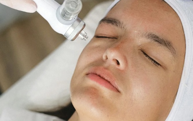 【悲報】IKKOの美顔器を2万で買ったぼく「……効果が見えない」