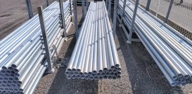 作業員オレ、単管積んだままバックして新築の壁を破壊。現在逃亡中ｗｗｗｗｗｗｗ