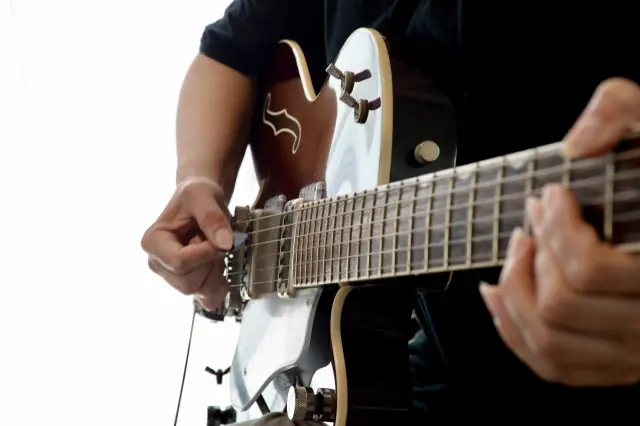 ギター弾いたら隣の無職がキレてくる