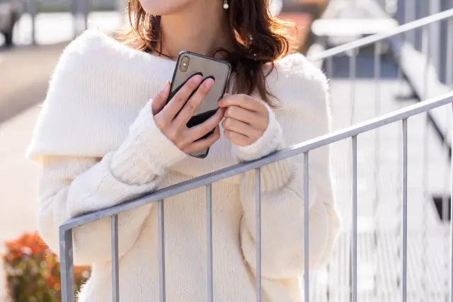 親友の元カノと内緒で会ってるんだけど辛い