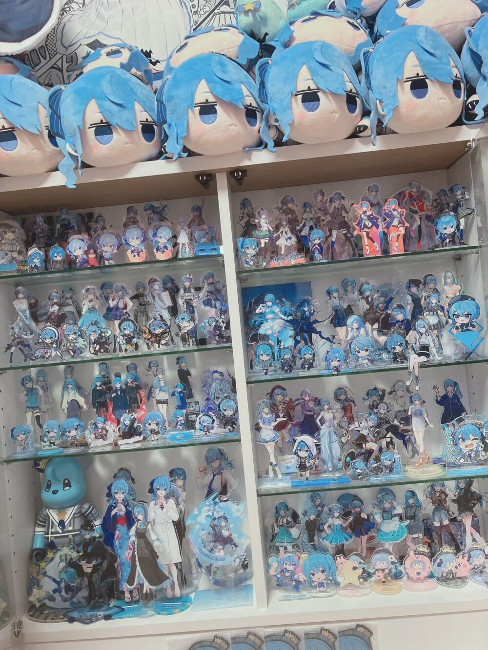 【驚愕】ブイチューバーオタクの部屋、凄い・・・